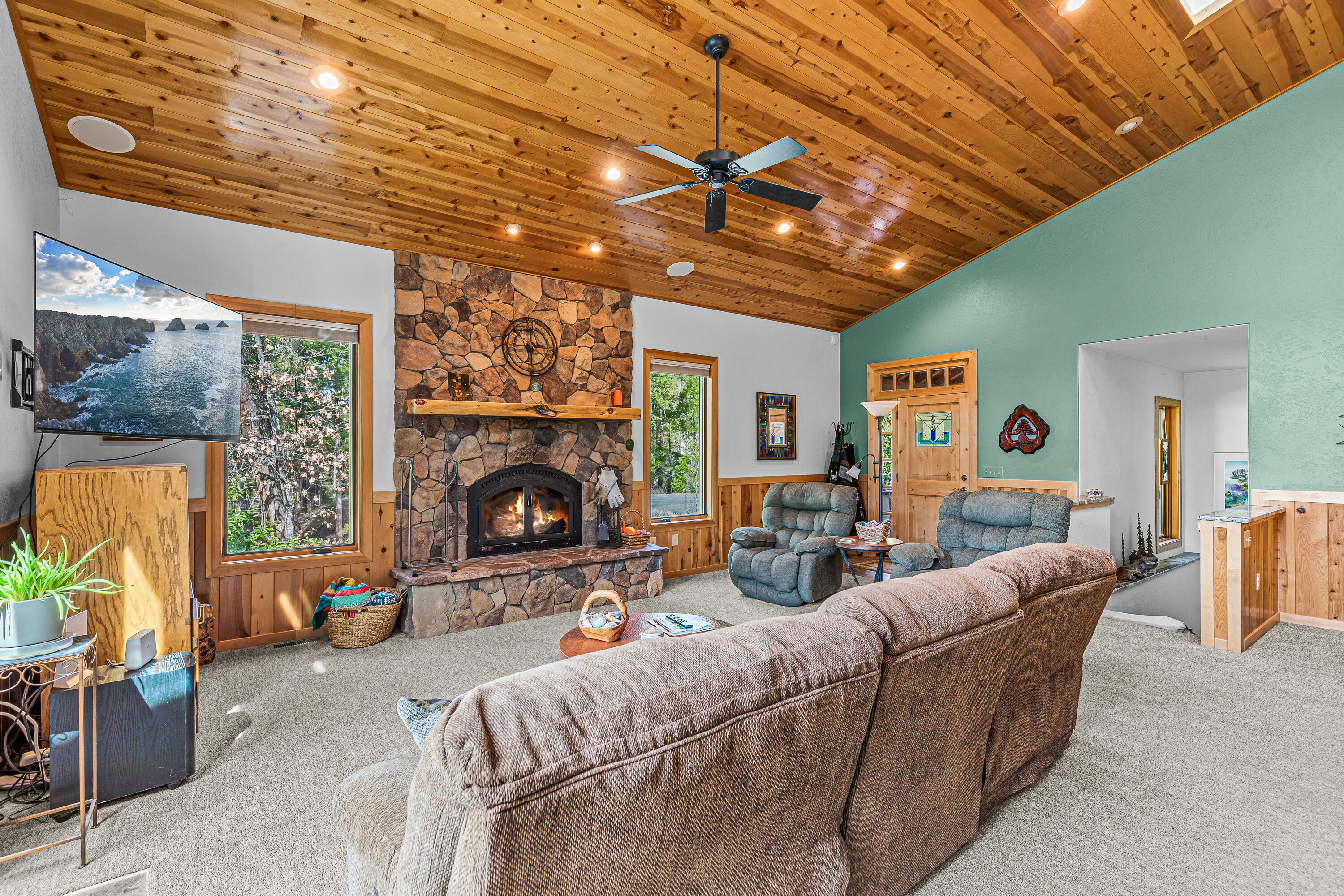 2455 Cobleigh Road Eagle Point, OR 97524 - Photo 13 of 63 9R9A5879