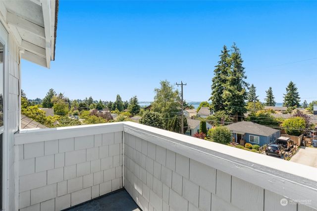 a view of a storage & utility room with washer and dryer