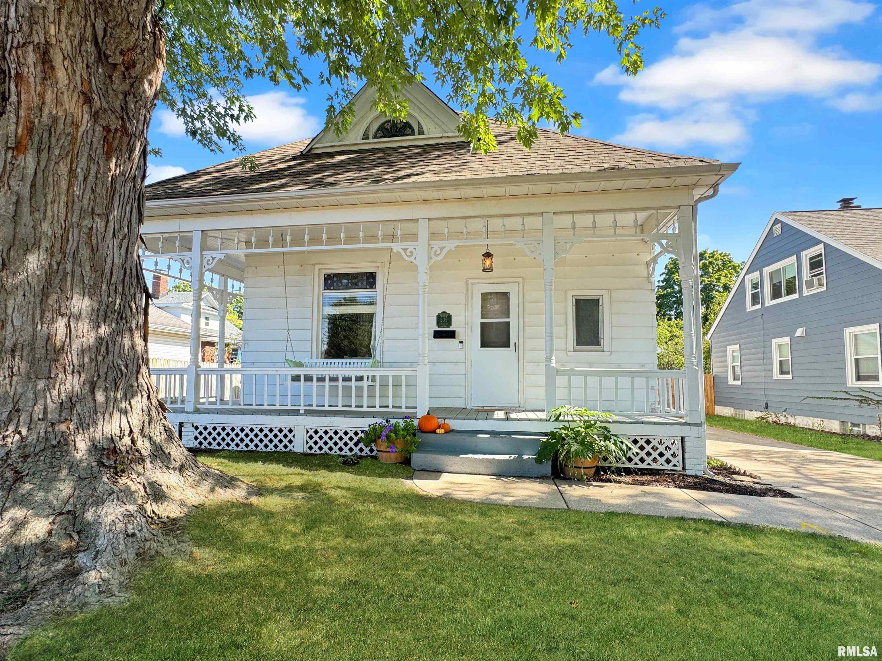 205 South High Street Washington, IL 61571 - Photo 1 of 33