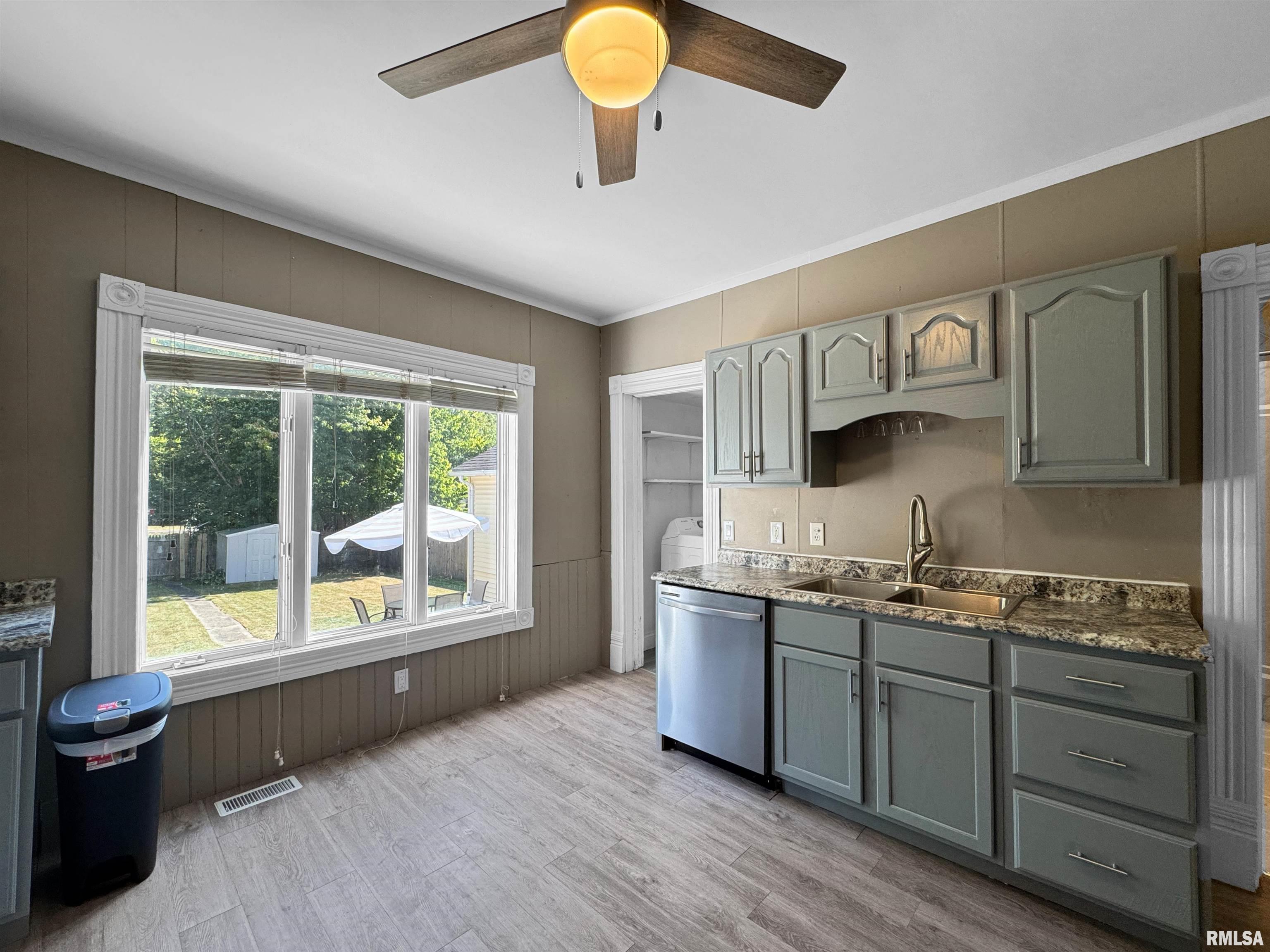 205 South High Street Washington, IL 61571 - Photo 12 of 33