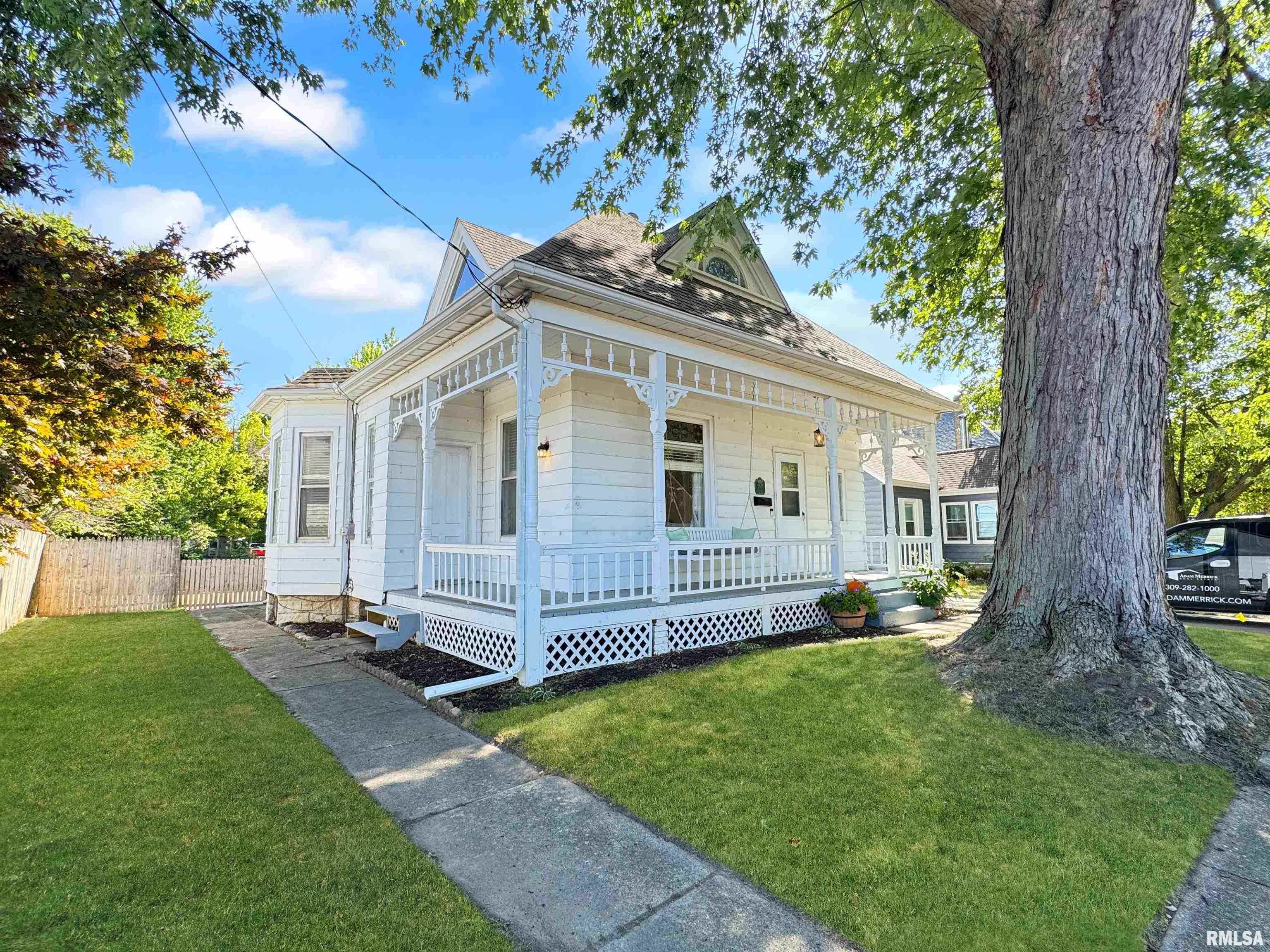 205 South High Street Washington, IL 61571 - Photo 2 of 33