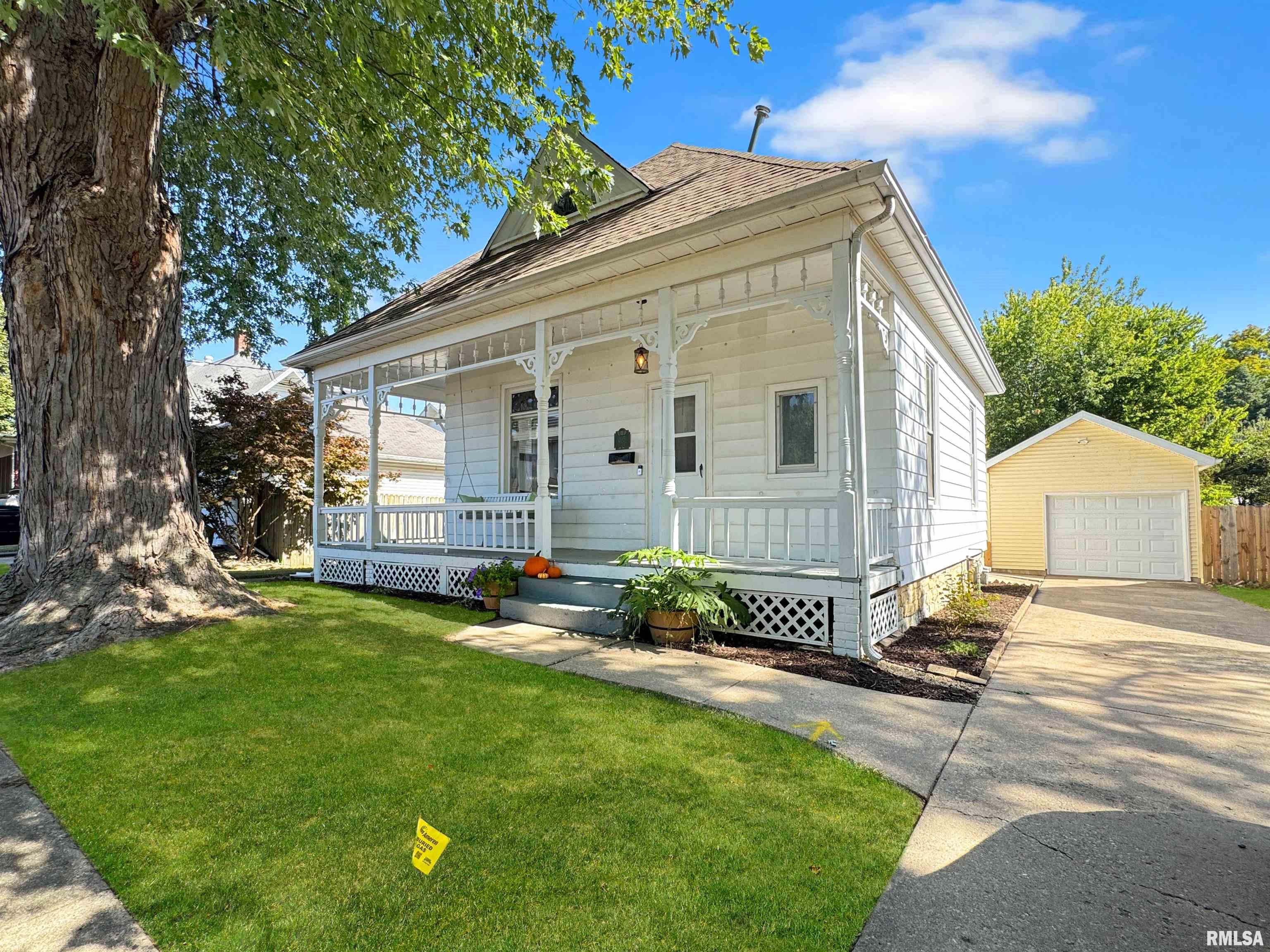 205 South High Street Washington, IL 61571 - Photo 3 of 33