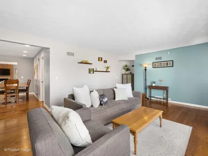 $535,000 | 392 East St Charles Road, Elmhurst, IL 60126