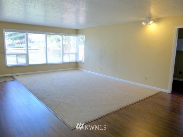 319 Fuller Street Wenatchee, WA 98801 - Photo 4 of 25