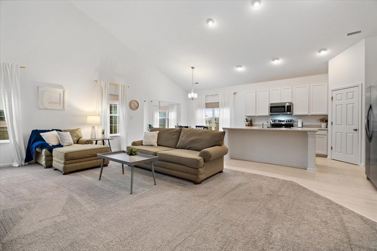 8198 Dewberry Lane Pendleton, IN 46064 - Photo 3 of 15