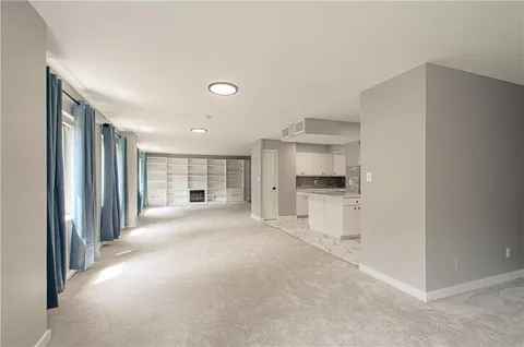 $304,950 | 4550 Warwick Boulevard, Unit 210211, Kansas City, MO 64111