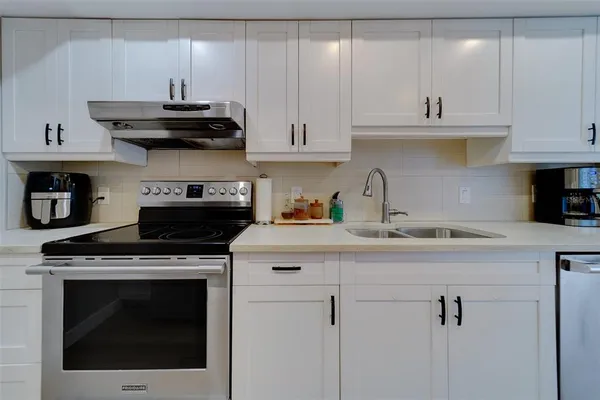 $2,300 | 255 Dolphin Point, Unit 802, Clearwater Beach, FL 33767
