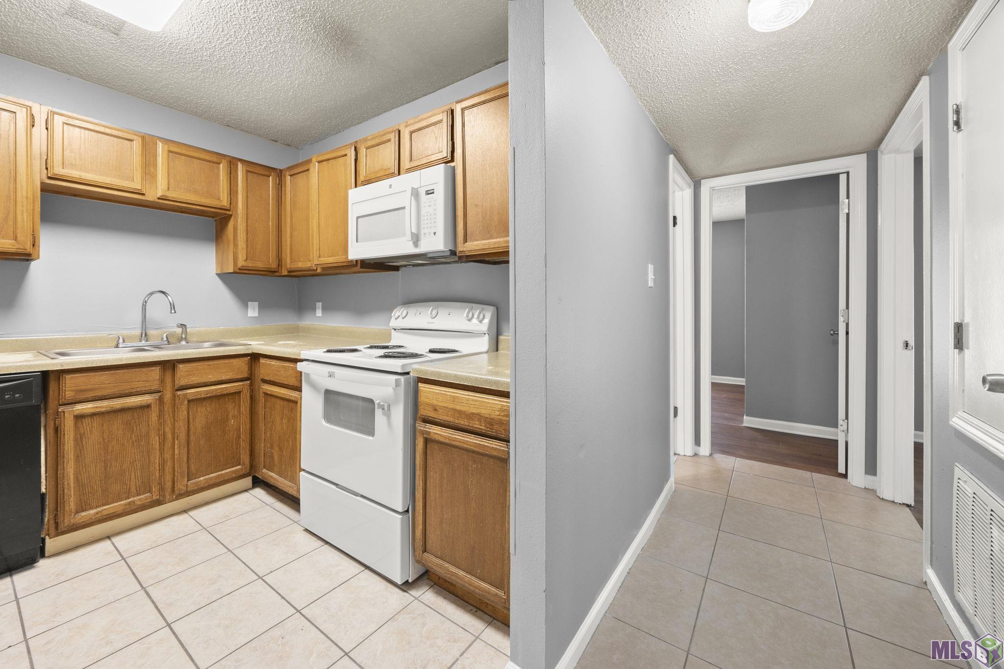 1724 South Brightside View Drive, Unit I Baton Rouge, LA 70820 - Photo 3 of 9