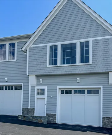 $400,000 | 55 John Clarke Road, Unit 8, Middletown, RI 02842