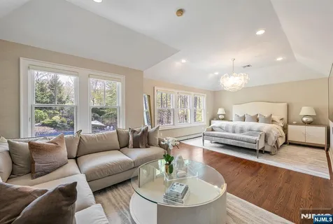 $2,395,000 | 8 Mill Glen Court, Upper Saddle River, NJ 07458