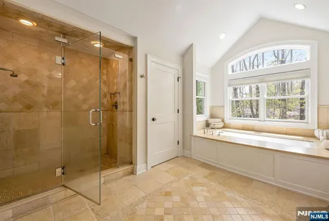 $2,395,000 | 8 Mill Glen Court, Upper Saddle River, NJ 07458