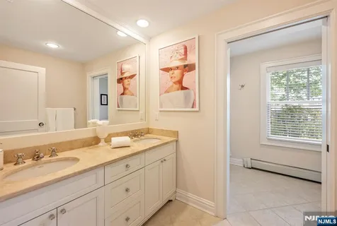$2,395,000 | 8 Mill Glen Court, Upper Saddle River, NJ 07458