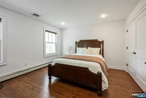 $2,395,000 | 8 Mill Glen Court, Upper Saddle River, NJ 07458