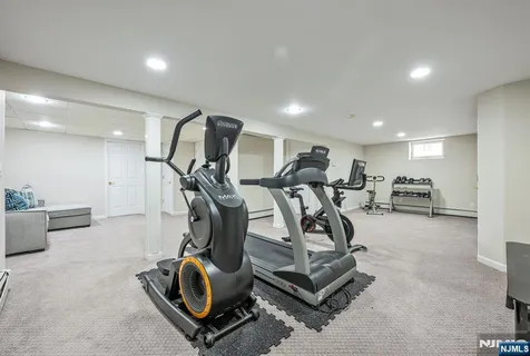 $2,395,000 | 8 Mill Glen Court, Upper Saddle River, NJ 07458