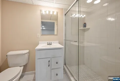 $2,395,000 | 8 Mill Glen Court, Upper Saddle River, NJ 07458
