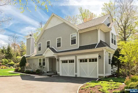$2,395,000 | 8 Mill Glen Court, Upper Saddle River, NJ 07458