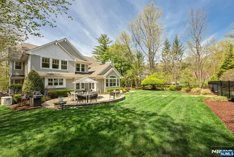$2,395,000 | 8 Mill Glen Court, Upper Saddle River, NJ 07458