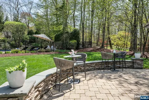 $2,395,000 | 8 Mill Glen Court, Upper Saddle River, NJ 07458