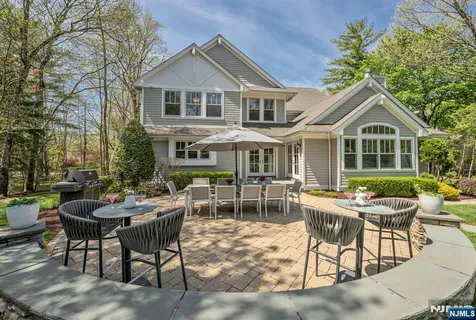 $2,395,000 | 8 Mill Glen Court, Upper Saddle River, NJ 07458