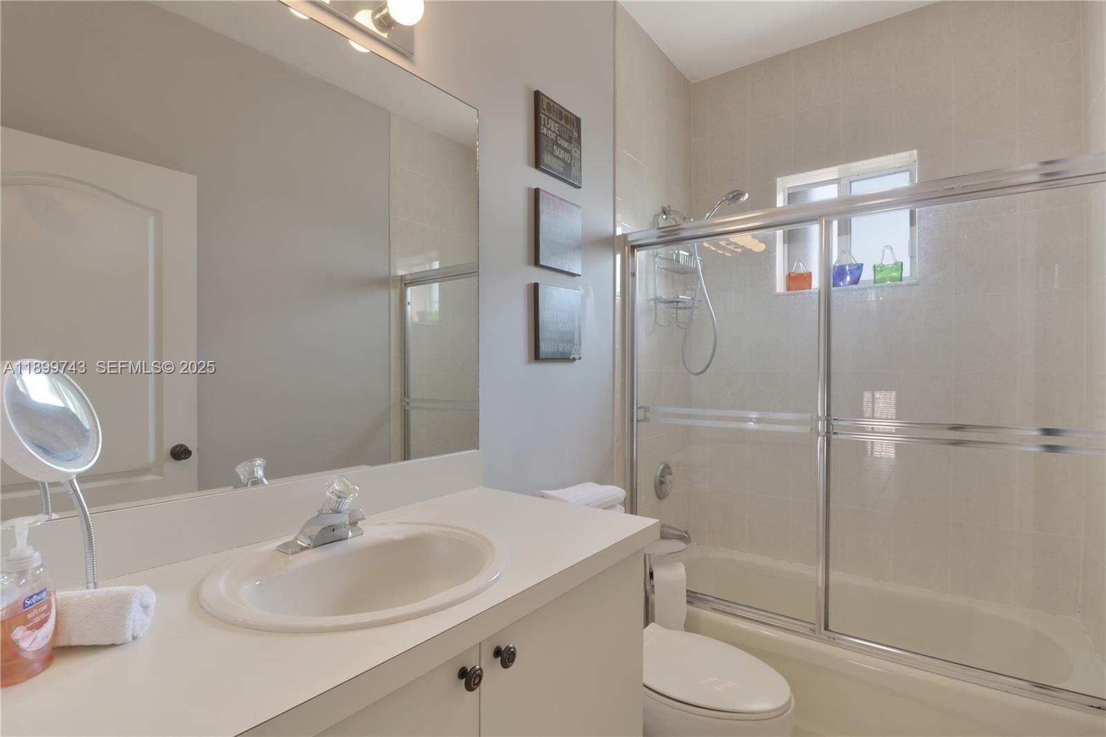 15217 Southwest 36th Terrace Miami, FL 33185 - Photo 5 of 28