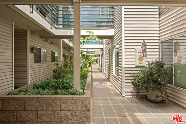 $749,000 | 2706 Honolulu Avenue, Unit 105, Montrose, CA 91020