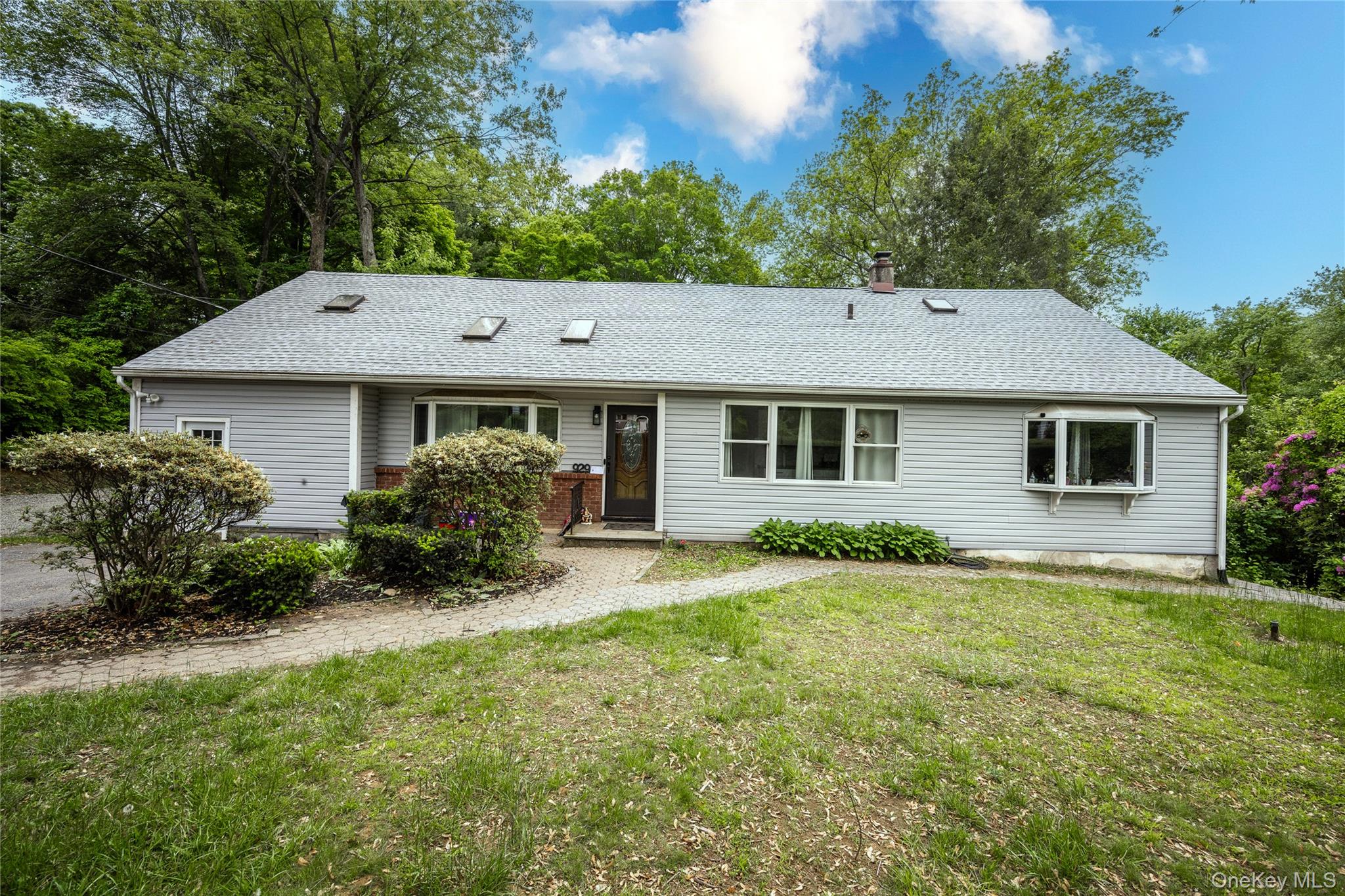 929 Fox Meadow Road Yorktown Heights, NY 10598 - Photo 4 of 39 Front to Back Split with finished basement