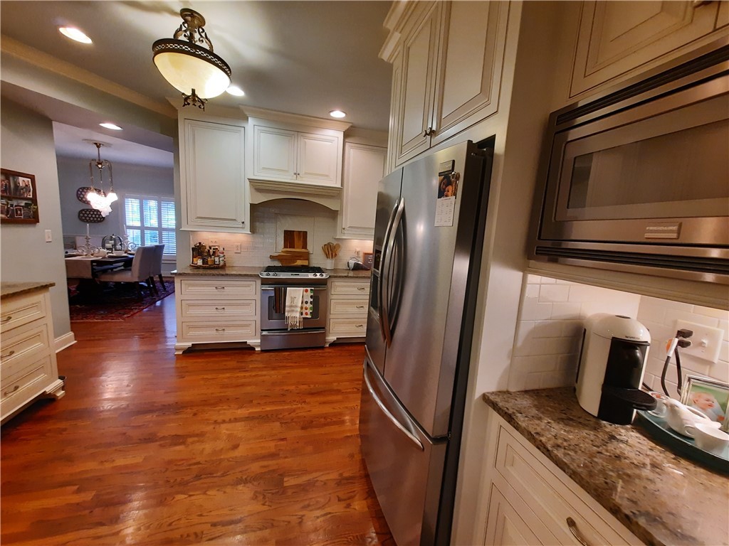 3104 Myrtlewood Anderson, SC 29621 - Photo 12 of 49 Kitchen with Stainless Appliances