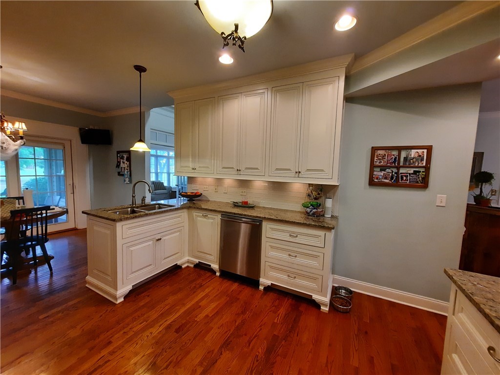 3104 Myrtlewood Anderson, SC 29621 - Photo 15 of 49 Kitchen with Breakfast Room