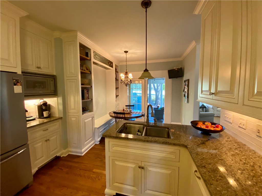 3104 Myrtlewood Anderson, SC 29621 - Photo 16 of 49 Kitchen with Built Ins