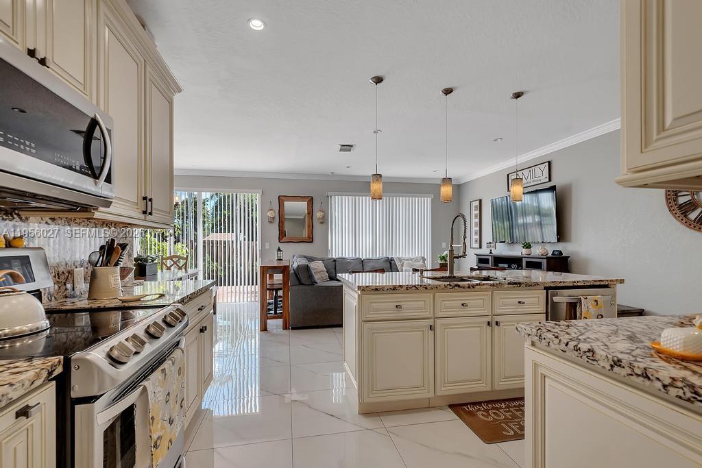 11751 Southwest 137th Place Miami, FL 33186 - Photo 6 of 25