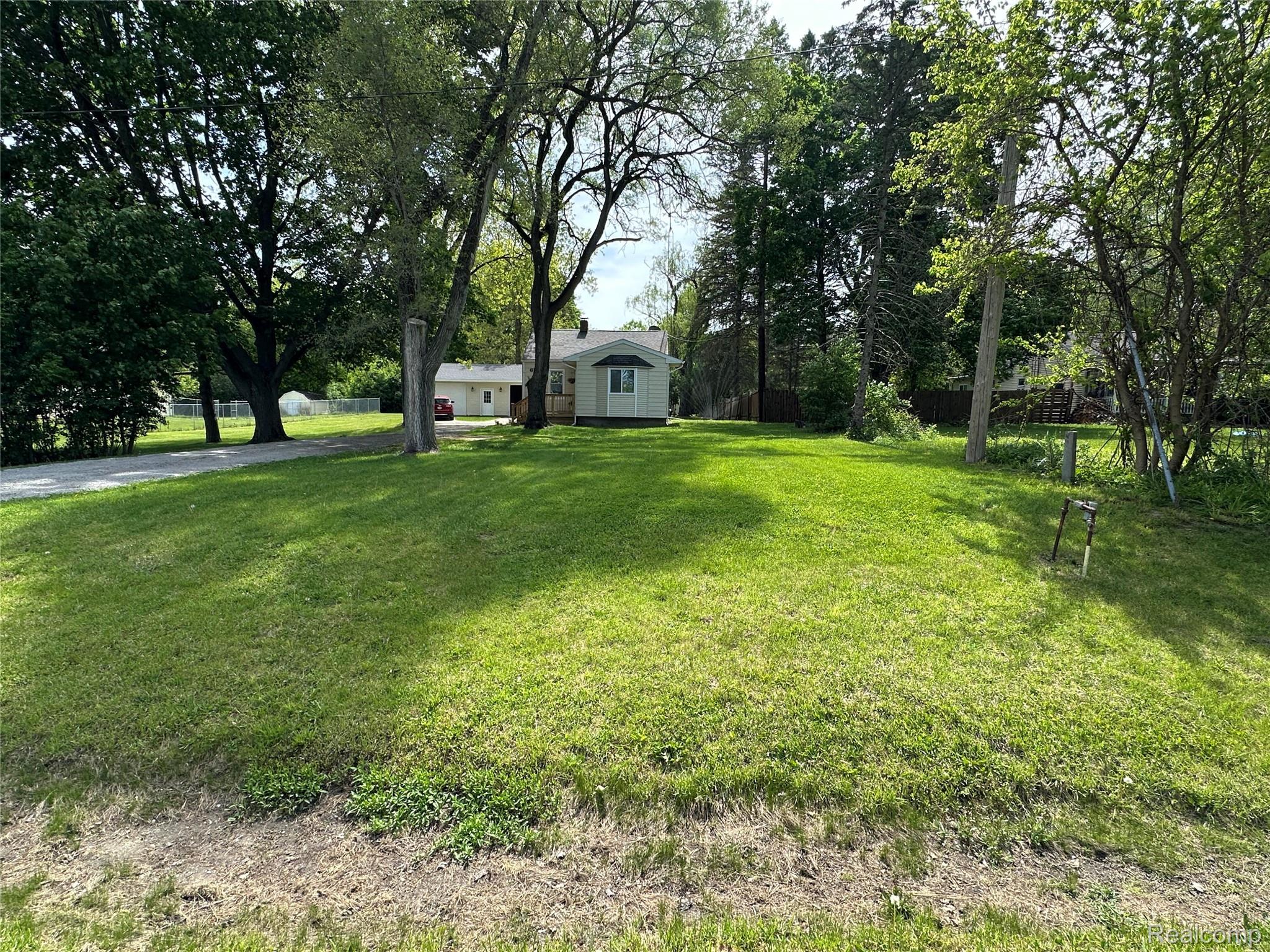 6161 East River Road Flushing, MI 48433 - Photo 3 of 62 03_beyc6a1380a30092b.jpg
