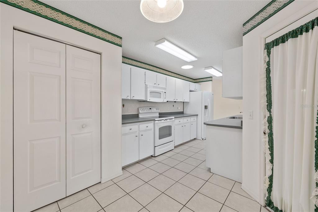 8492 Southwest 61st Terrace Road Ocala, FL 34476 - Photo 16 of 46