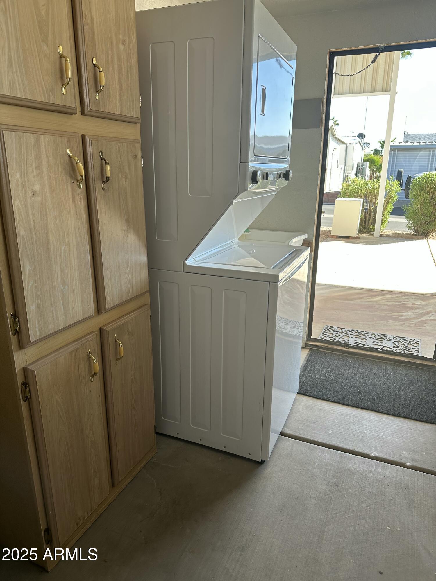 7750 East Broadway Road, Unit 191 Mesa, AZ 85208 - Photo 9 of 23 a bathroom with a sink and a mirror