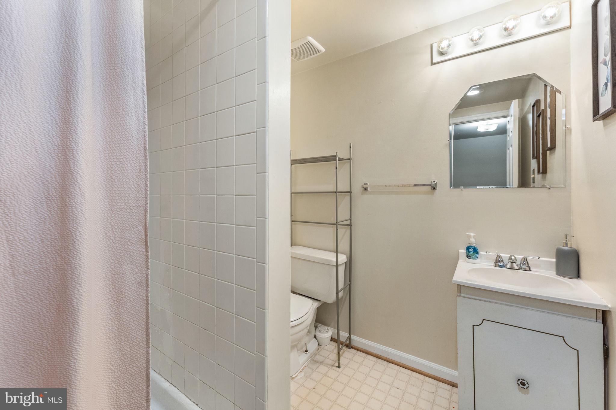 726 Pine Tree Road Warrenton, VA 20186 - Photo 33 of 36 Basement full Bathroom