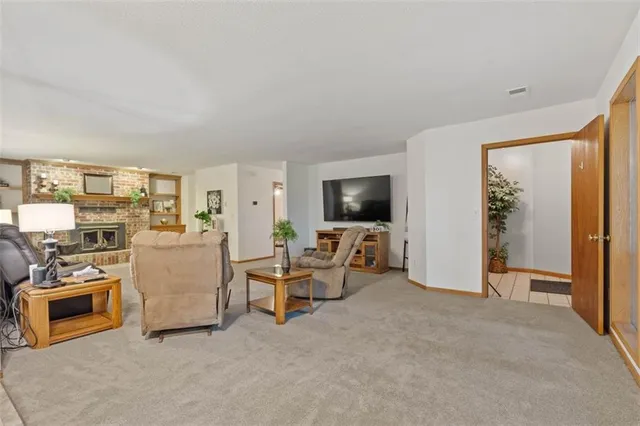 $690,000 | 3724 North Perrin Road, Independence, MO 64058