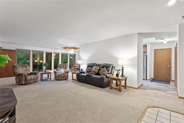 $690,000 | 3724 North Perrin Road, Independence, MO 64058