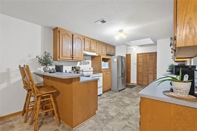 $690,000 | 3724 North Perrin Road, Independence, MO 64058