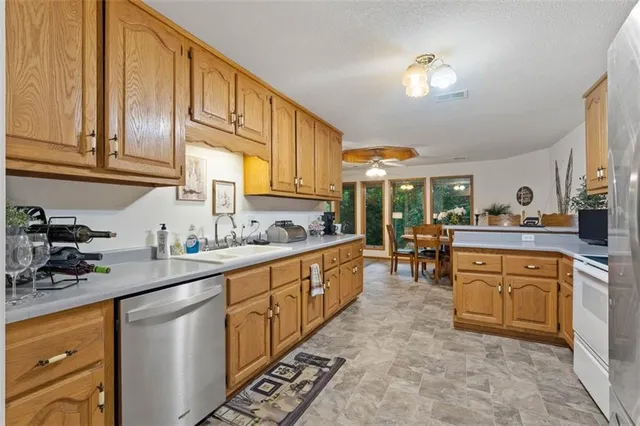 $690,000 | 3724 North Perrin Road, Independence, MO 64058