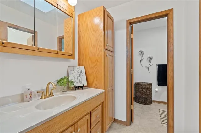 $690,000 | 3724 North Perrin Road, Independence, MO 64058