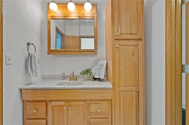 $690,000 | 3724 North Perrin Road, Independence, MO 64058