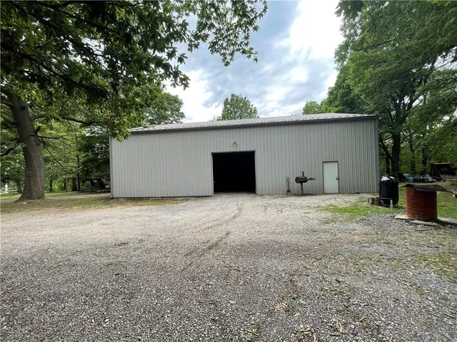 $690,000 | 3724 North Perrin Road, Independence, MO 64058