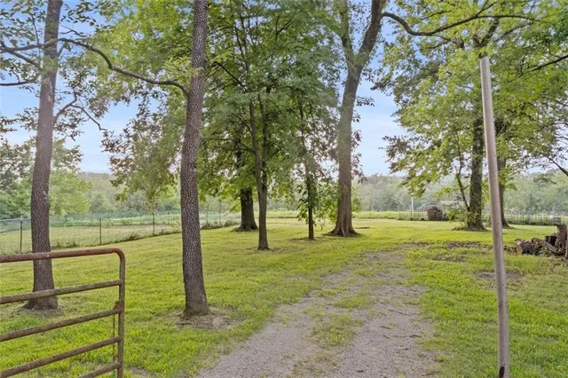 $690,000 | 3724 North Perrin Road, Independence, MO 64058