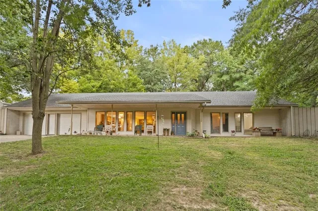 $690,000 | 3724 North Perrin Road, Independence, MO 64058