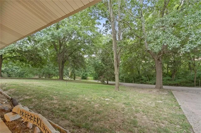 $690,000 | 3724 North Perrin Road, Independence, MO 64058