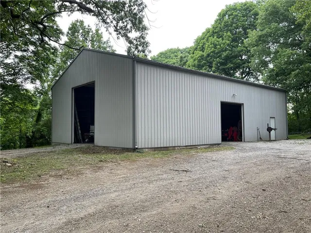 $690,000 | 3724 North Perrin Road, Independence, MO 64058