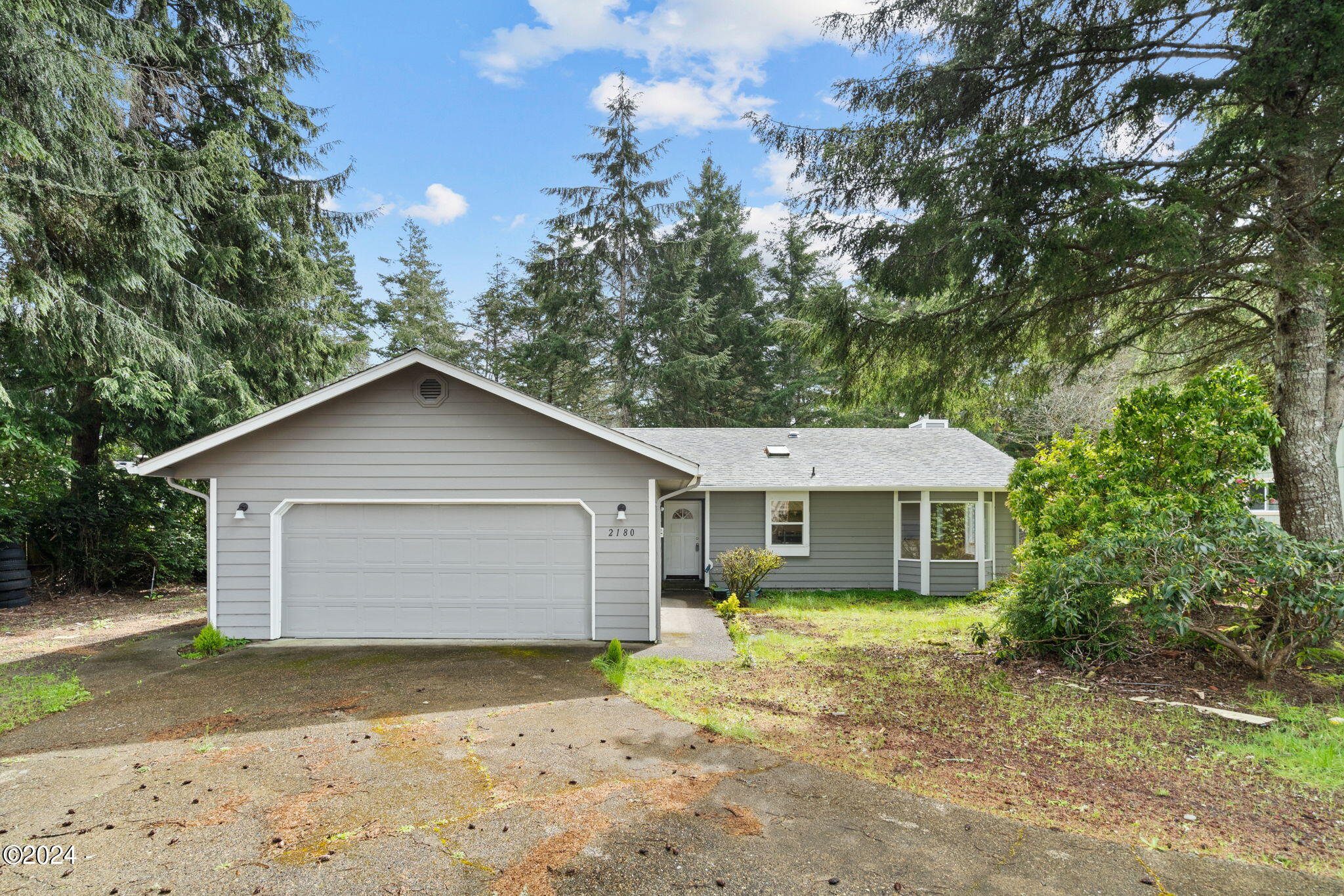 2108 15th Place Florence, OR 97439 - Photo 1 of 39 Front Photo
