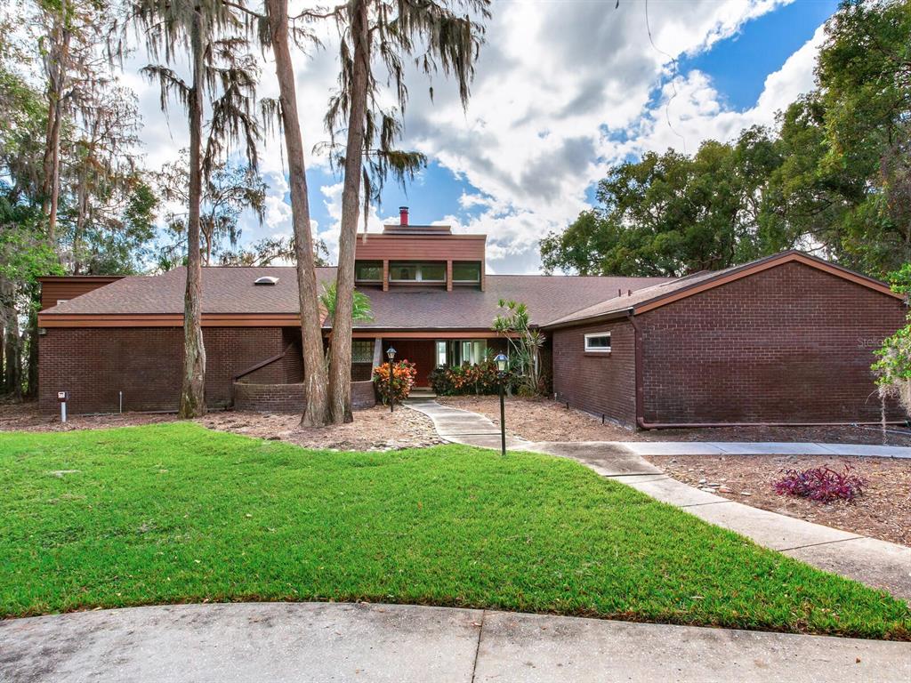 18120 Wayne Road Odessa, FL 33556 - Photo 7 of 100 a backyard of a house with table and sofas
