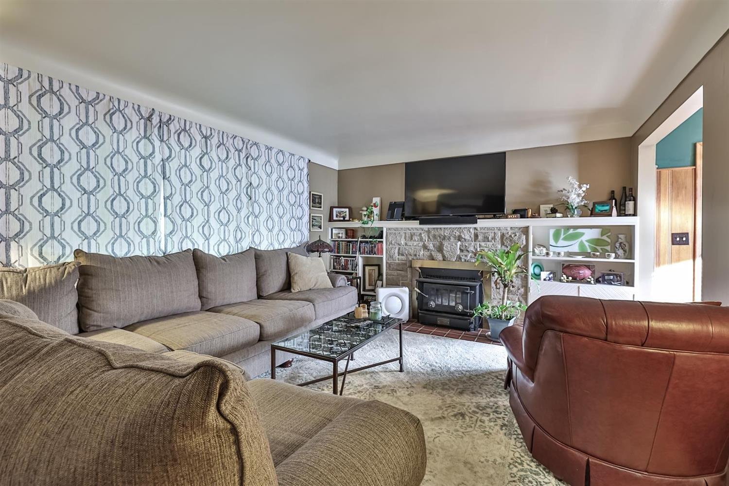 7930 Perry Street Cincinnati, OH 45231 - Photo 4 of 32 Gallery Image 4