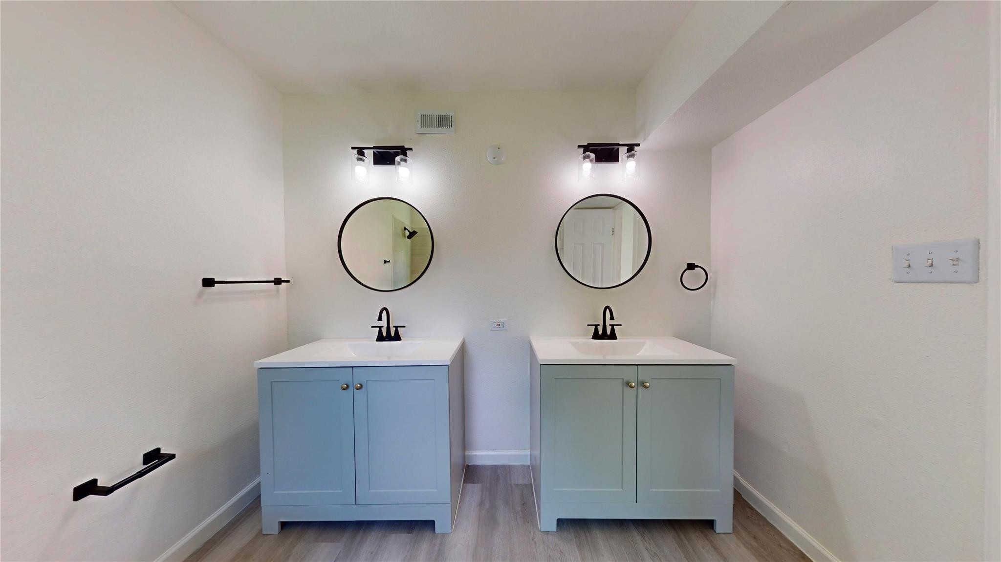 3806 Cosby Street Houston, TX 77021 - Photo 26 of 48 a bathroom with a sink and a mirror