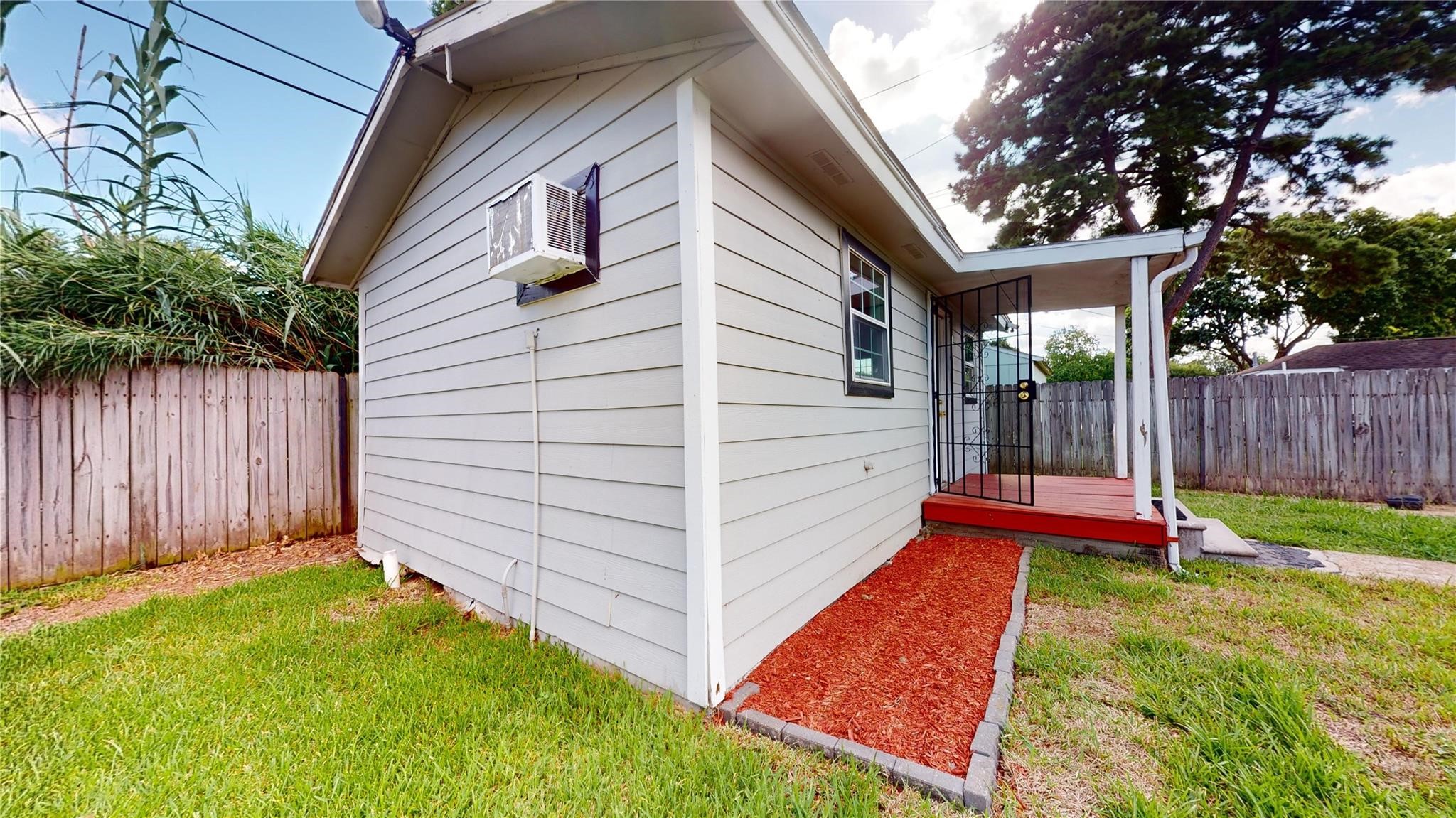 3806 Cosby Street Houston, TX 77021 - Photo 40 of 48 a view of backyard with green space